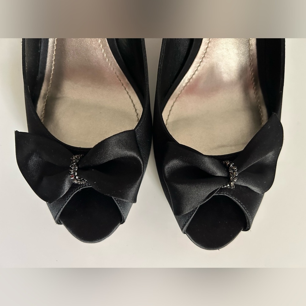 EUC! Ann Taylor satin bow heels. Black. Sz 10 BEAUTIFUL! - Picture 4 of 5